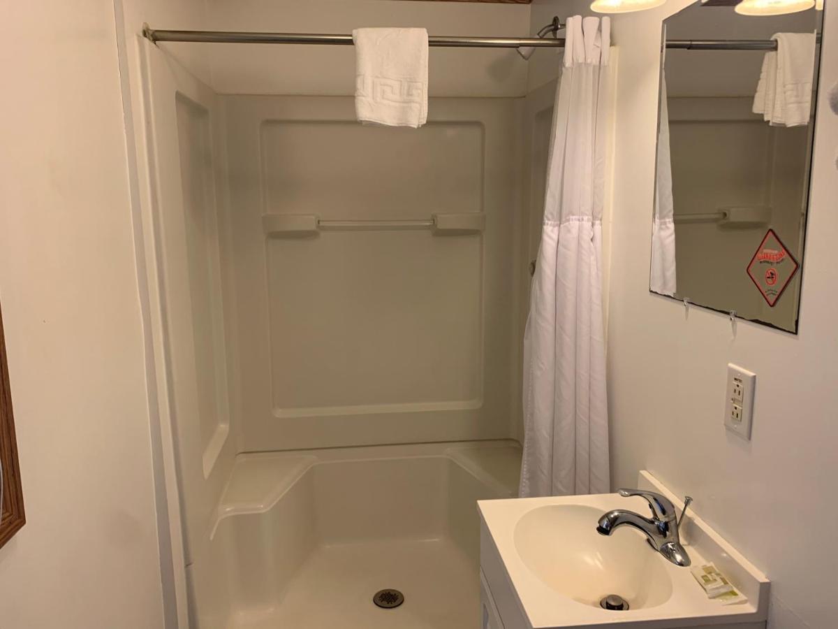 Haven Inn Glen Dale Экстерьер фото